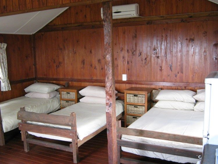 Vulamanzi: 4 Sleeper Open Plan Cabin, ' Tavarua ' , 'Grajagan '
'Gnaraloo'  each has 1 double bed  , 2 single  beds